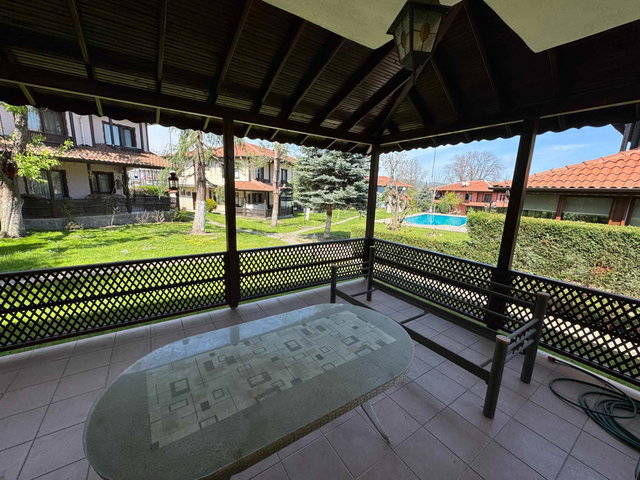 SAPANCA’DA SİTE İÇİNDE YILLIK KİRALIK VİLLA…