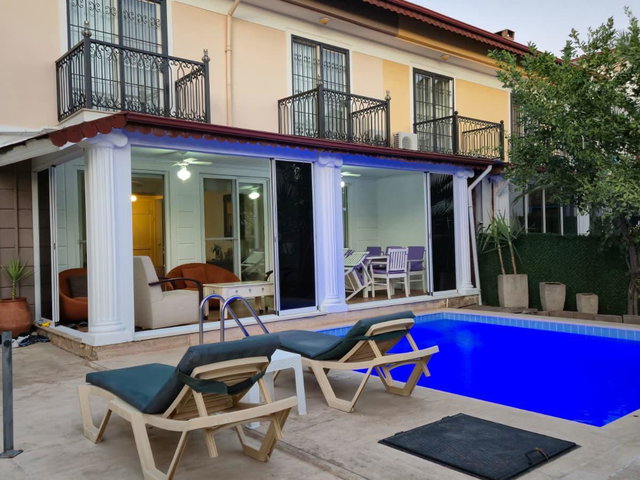 FETHİYE FOÇA DA MÜSTAKİL HAVUZLU 4+ 1 EV
