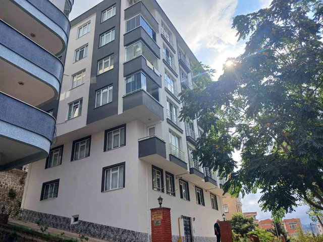 TRABZON BEŞİRLİ KALEPARK SİTESİ'NDE SATILIK DENİZ MANZARALI, GENİŞ VE MASRAFSIZ 3+1 DAİRE