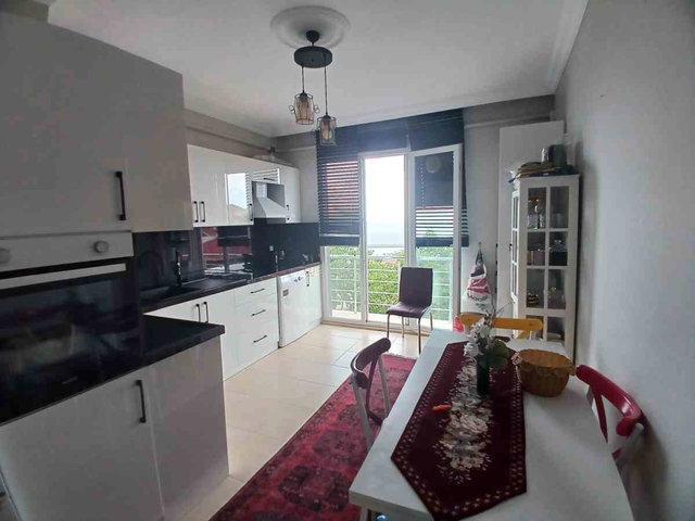 TRABZON BEŞİRLİ KALEPARK SİTESİ'NDE SATILIK DENİZ MANZARALI, GENİŞ VE MASRAFSIZ 3+1 DAİRE