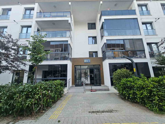 BAHÇEŞEHİR'DE KISA KATLI TOKİ KONUTLARINDA KİRALIK DAİRE