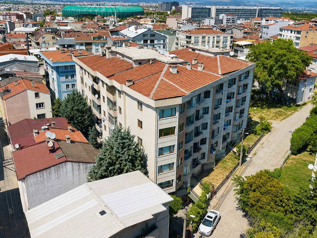 REMAX BEYAZ  HÜDAVENDİGAR’DA KENT PARK’A YAKIN, 3+1 GİRİŞ KAT, GÜNEY-BATI CEPHELİ 165 M² DAİRE