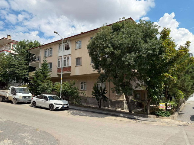 SUBAYEVLERİ'NDE ÖNÜ AÇIK KATTA MASRAFSIZ 3+1 SATILIK DAİRE
