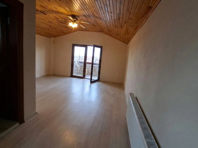 KANDIRA CEBECİ’DE PLAJA 200 M | 4+1 180 M² EŞYALI, ÇİFT CEPHELİ, BALKONLU TRIPLEX DAİRE
