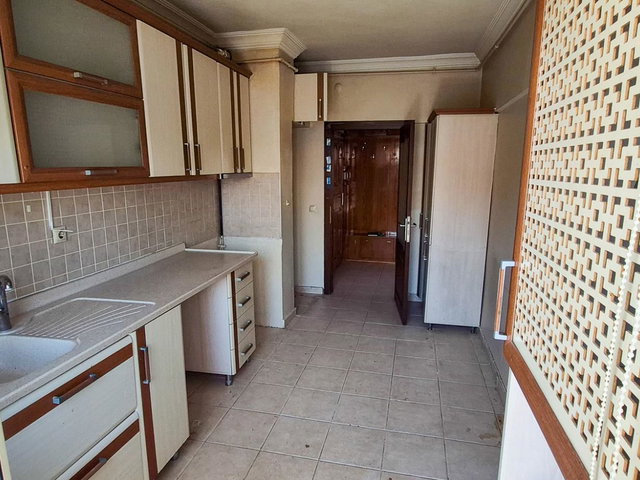 ANKARA / ÇANKAYA / GÜVENEVLER’DE REFİK BELENDİR CADDESİ ÜZERİNDE 3+1 FERAH DAİRE!