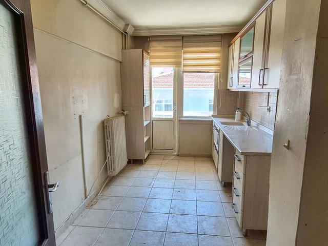 ANKARA / ÇANKAYA / GÜVENEVLER’DE REFİK BELENDİR CADDESİ ÜZERİNDE 3+1 FERAH DAİRE!