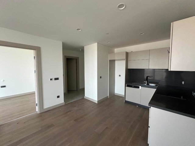 REMAX MASA ATAŞEHİR MODERN 1+1 KİRALIK BALKONLU 40.KAT DAİRE