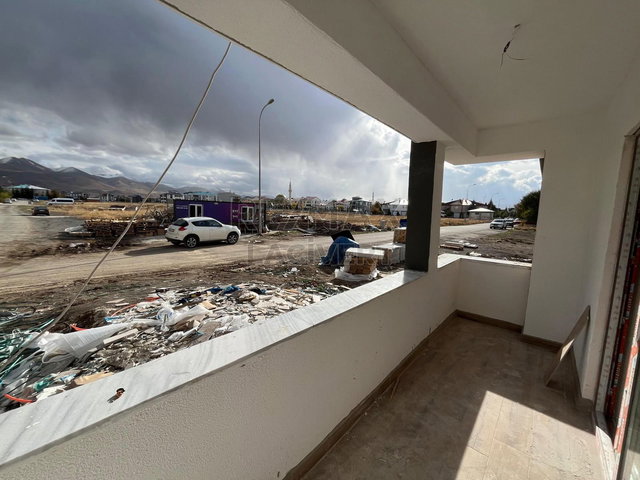 RE/MAX LACİVERT'TEN DADAŞKENT'TE SATILIK LÜKS 2+1 DAİRE
