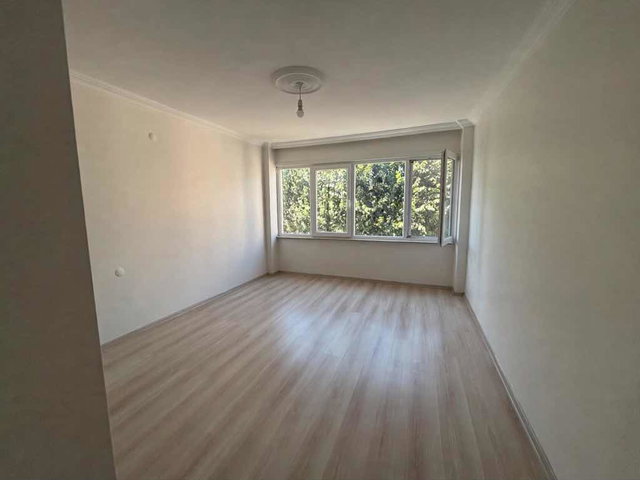 ÜSKÜDAR MERKEZİ KONUMDA TADİLATLI SATILIK 2+1 DAİRE