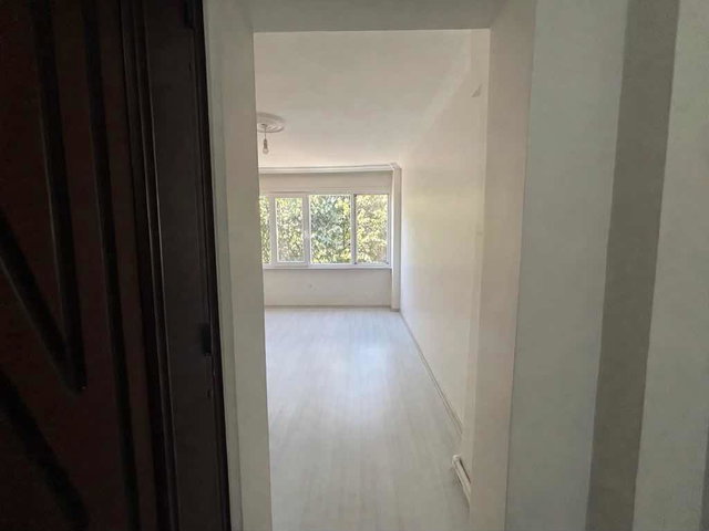 ÜSKÜDAR MERKEZİ KONUMDA TADİLATLI SATILIK 2+1 DAİRE
