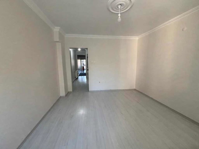ÜSKÜDAR MERKEZİ KONUMDA TADİLATLI SATILIK 2+1 DAİRE