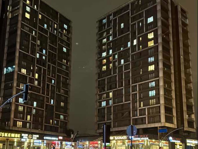 BAĞCILAR’DA SİTE İÇİNDE 2+1 12. KAT 2 CEPHELİ BALKONLU BOŞ & EŞYASIZ