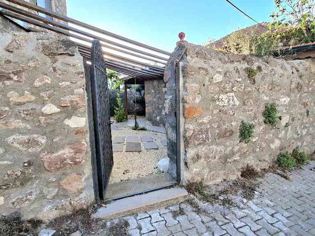 ASSOS SATILIK GÜLPINAR  MÜSTAKİL EV VE MİSAFİR EVİ