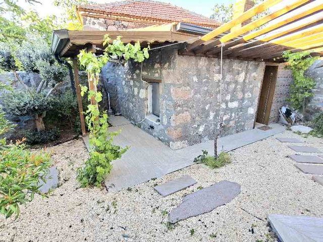 ASSOS SATILIK GÜLPINAR  MÜSTAKİL EV VE MİSAFİR EVİ