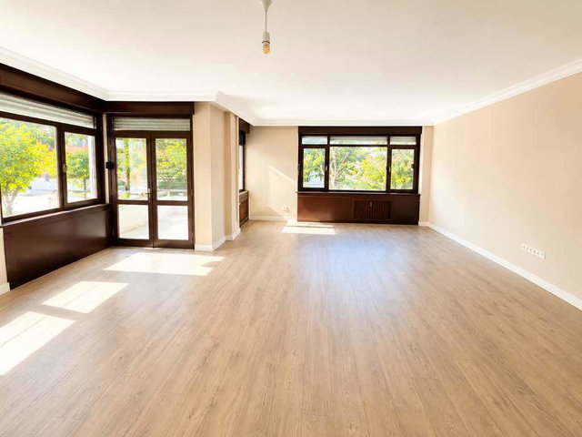 SAHİL VE RÖNE PARK'A YAKIN 4+1 GENİŞ 180 M2 ASANSÖRLÜ OTOPARKLI