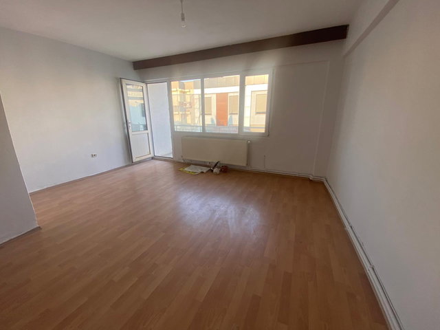 ATA CADDESİNDE  KİRALIK FERAH