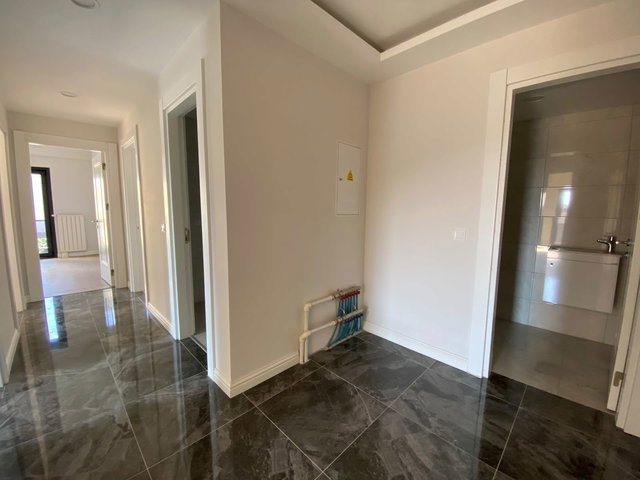 REMAX ASHILL ÇENGELKÖY ERGUVAN EVLERI SITESI 3+1 SATILIK DAIRE