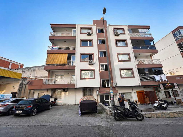 KUŞADASI SÖĞÜTLÜ İŞ MERKEZİ’NDE MERKEZİ KONUMDA ASANSÖRLÜ ARA KAT 2+1 DAİRE