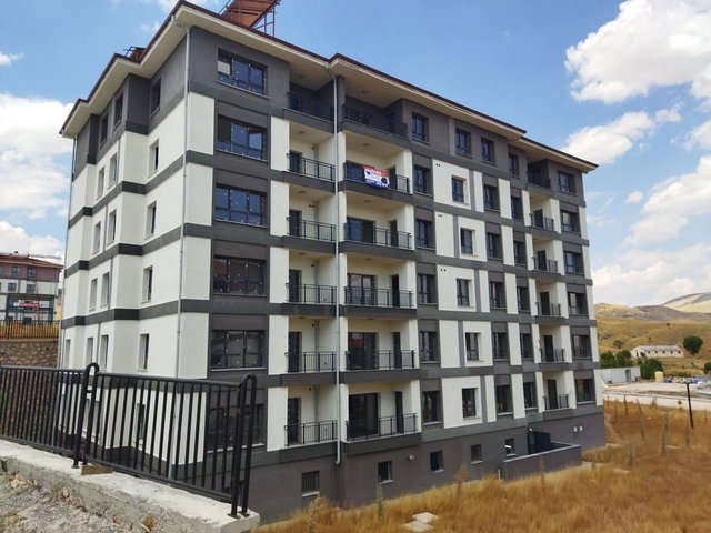 RE/MAX DEĞIŞIMDEN YURTBAŞI TOKILERDE KIRALIK 3+1 DAIRE