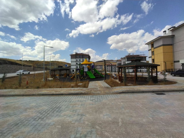 RE/MAX DEĞIŞIMDEN YURTBAŞI TOKILERDE KIRALIK 3+1 DAIRE