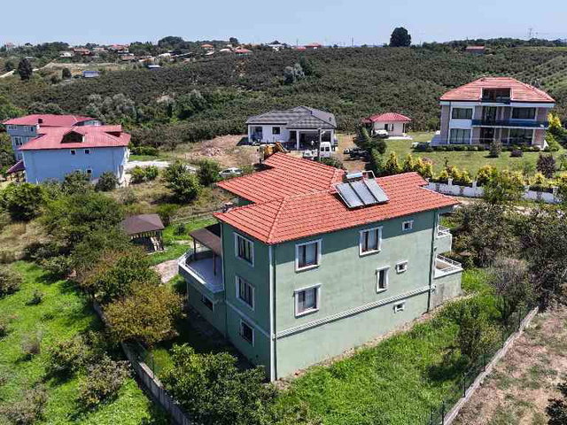 RE/MAX MAVİ'DEN 10 DÖNÜM ARSA VE 3 KATLI DENİZ MANZARALI EV