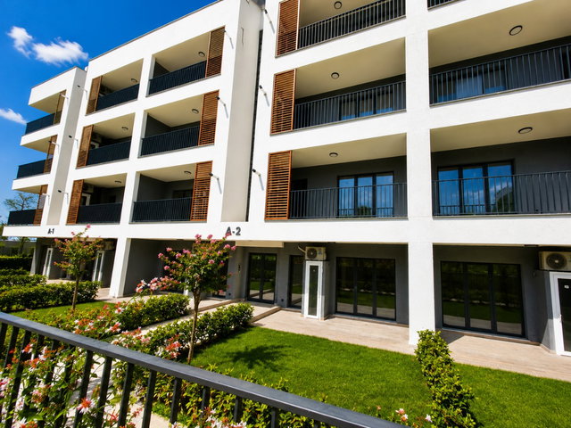 BÜYÜKÇEKMECE LÜKS SITEDE KIRALIK 2+1 BAHÇE KULLANIMLI SIFIR DAIRE