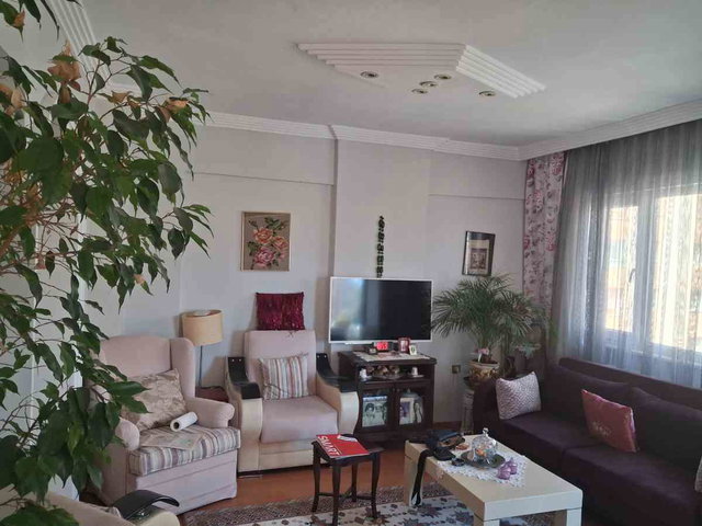 İÇERENKÖY'DE SATILIK 3+1 DAİRE - 115M² NET KULLANIM ALANI