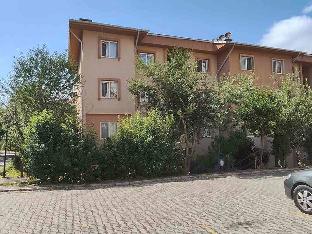 RE/MAX MAVİ'DEN KORUCUK MERKEZ'DE EŞYALI 2+1 KİRALIK DAİRE