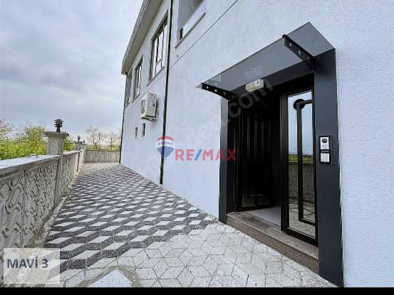 ADAPAZARI CAMİLİ VALİLİK KARŞISI EŞYALI OFİSLER