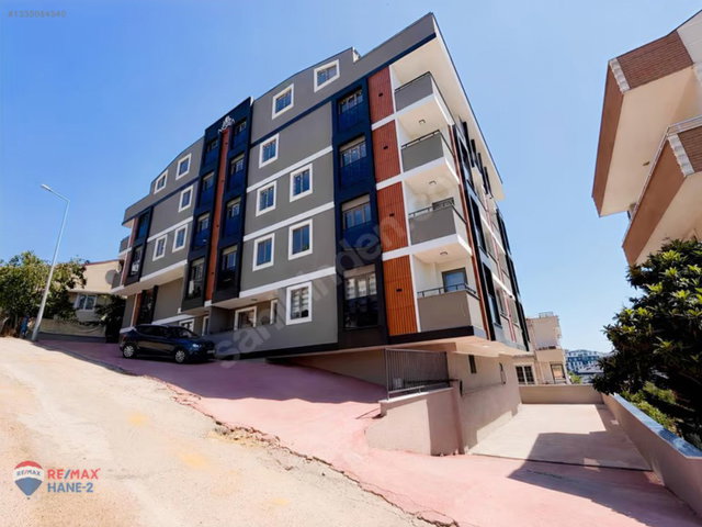 BARIŞ MAH.OTURMAYA HAZIR SIFIR 3+1 100 M2 ARAKAT