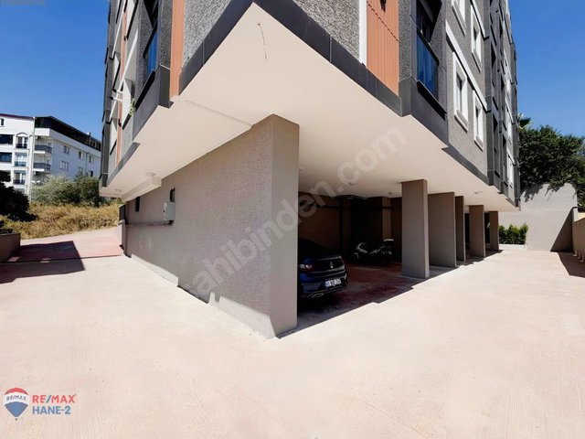 BARIŞ MAH.OTURMAYA HAZIR SIFIR 3+1 100 M2 ARAKAT