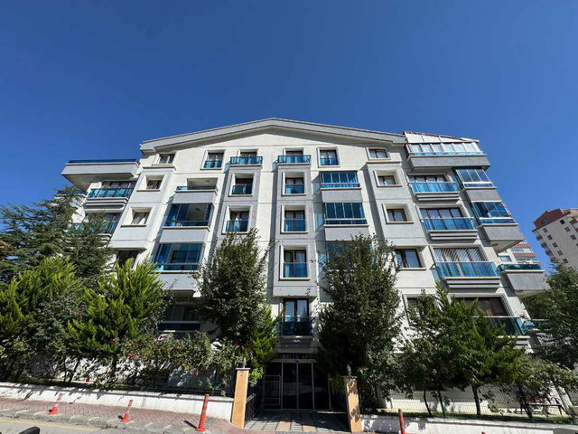 KIRKKONAKLARDA TERASLI 240 M2 GIRIŞ KAT 3+1 SATILIK DAIRE