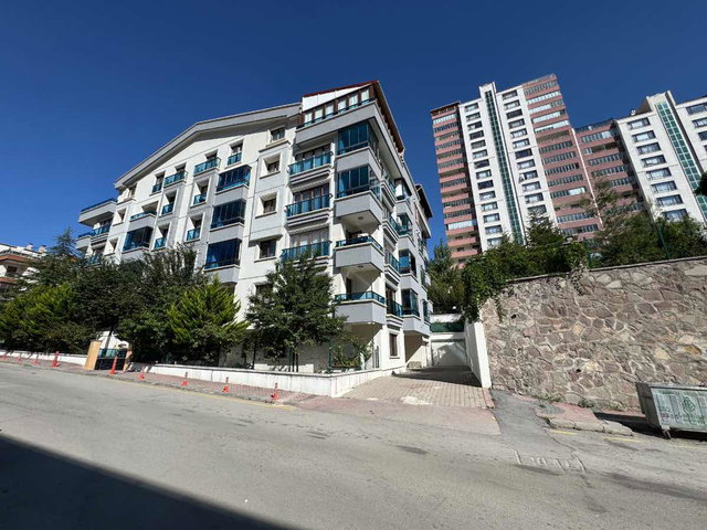 KIRKKONAKLARDA TERASLI 240 M2 GIRIŞ KAT 3+1 SATILIK DAIRE