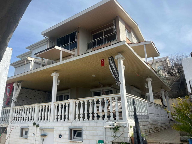 REMAX YELKEN'DEN YENISU EVLERI DENIZ MANZARALI 4+1 SATILIK VILLA