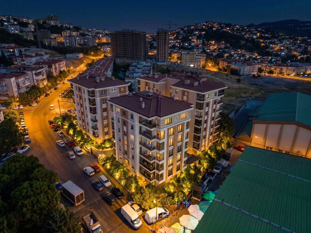 KARABAĞLAR VATAN'DA 7/24 GÜVENLIKLI ,HAVUZLU 3+1 SATILIK DAİRE