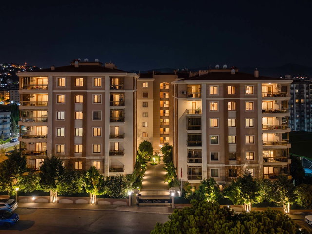 KARABAĞLAR VATAN'DA 7/24 GÜVENLIKLI ,HAVUZLU 3+1 SATILIK DAİRE