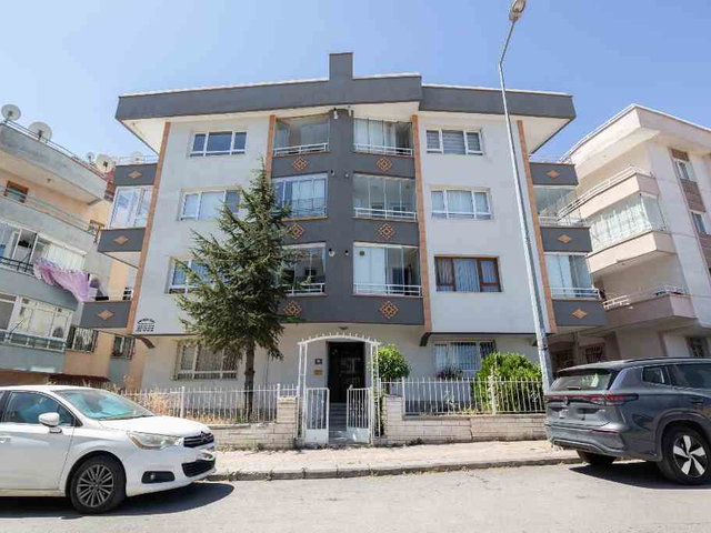 ANKARA MAMAK’TA 5+1, 225 M² BRÜT, EN ÜST KAT, BALKONLU GENİŞ KİRALIK DAİRE