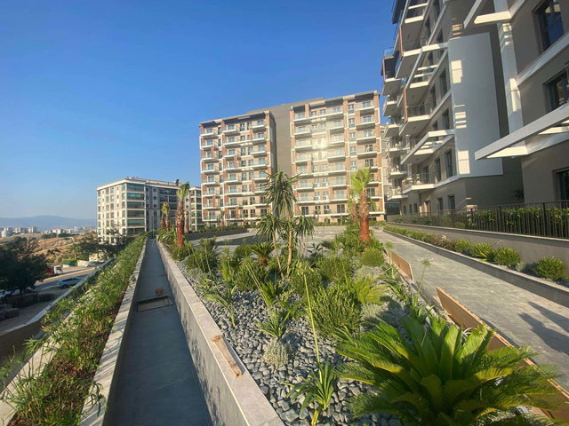 ULUKENT  GÜLTEKİN PERA 2 SİTESİNDE SIFIR  LÜKS 1+1 KİRALIK DAİRE