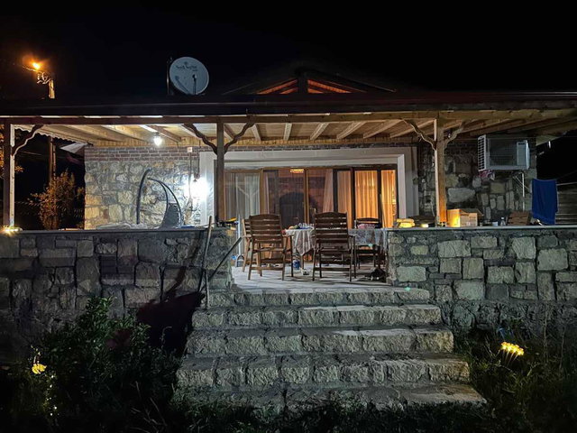 SAKARYA TARAKLI'DA EMSALSİZ MÜSTAKİL ÖZEL YAPILI BAHÇELİ VİLLA