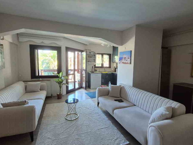 HAVUZLU BAHÇE SITESINDE EŞYALI 2+1 DAIRE