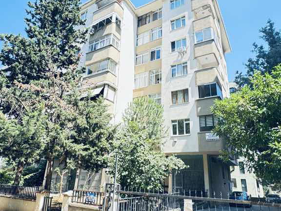 KOZYATAĞI SAHRAYICED MERKEZI LOKASYONDA BAKIMLI 3+1 SATILIK