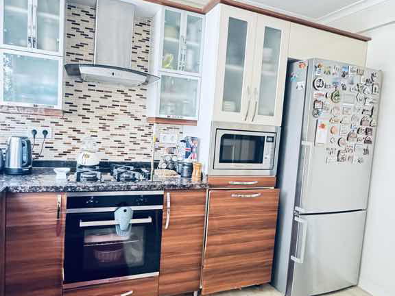 KOZYATAĞI SAHRAYICED MERKEZI LOKASYONDA BAKIMLI 3+1 SATILIK