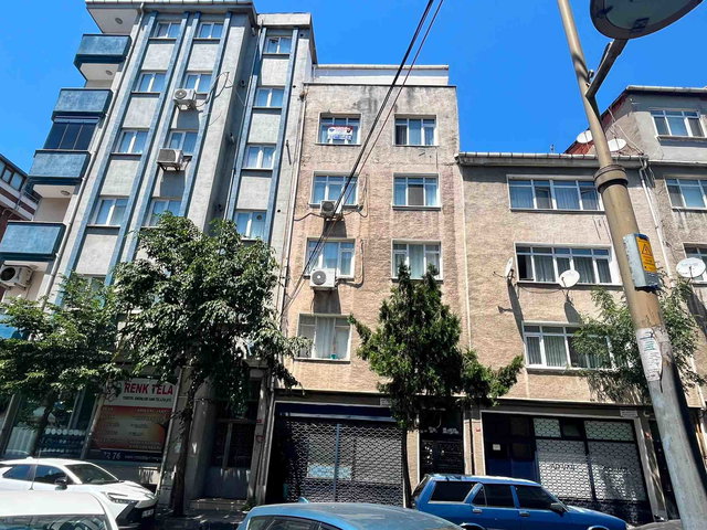 ŞIŞLI'DE HASTANE VE METROBÜSE YÜRÜME MESAFESINDE KIRALIK 2+1