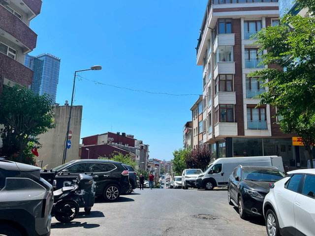 ŞIŞLI'DE HASTANE VE METROBÜSE YÜRÜME MESAFESINDE KIRALIK 2+1
