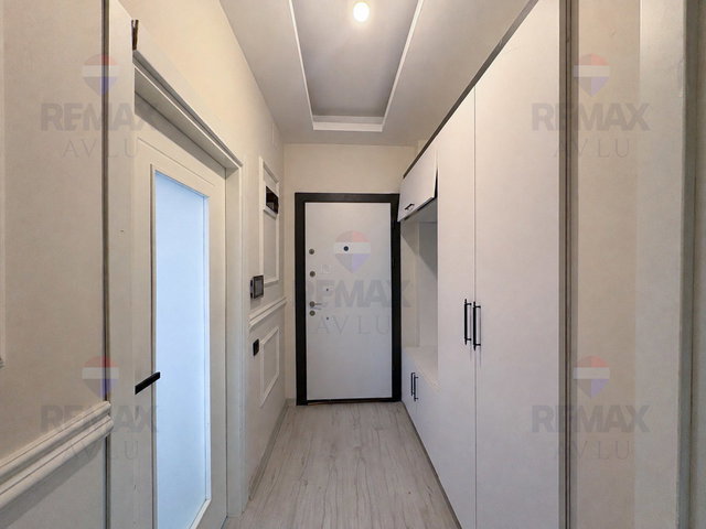 REMAX AVLU’DAN KUYULUKTA SİTE İÇERİSİNDE SATILIK 1+1 DAİRE