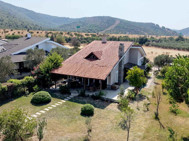 URLA ATAPARK KONAKLARI'NDA 1 DÖNÜM ARSA İÇERİSİNDE KİRALIK 6+1 MÜSTAKİL VİLLA