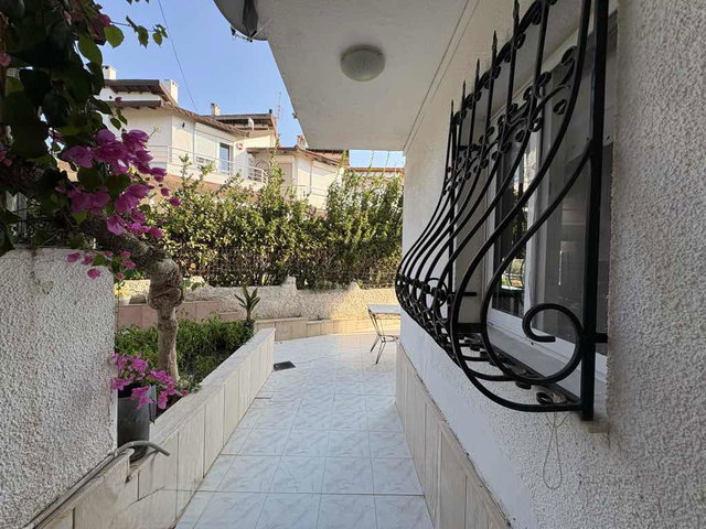 ÇEŞME PAŞALİMANI’NDA DENİZE YAKIN 3+1 VİLLA