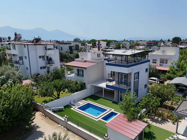 ÖZKENT SITESI YENI YAPIM DENIZE YAKIN ÖZEL HAVUZLU 3+1 VILLA