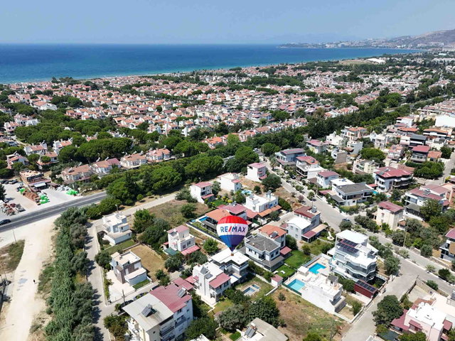 ÖZKENT SITESI YENI YAPIM DENIZE YAKIN ÖZEL HAVUZLU 3+1 VILLA