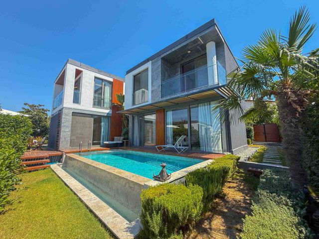 SOĞUCAK'DA PANORAMIK DENIZ MANZARALI MÜSTAKIL ULTRA LÜKS VILLA